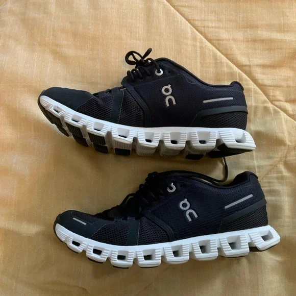 On cloud size 7 - Picture 3 of 5